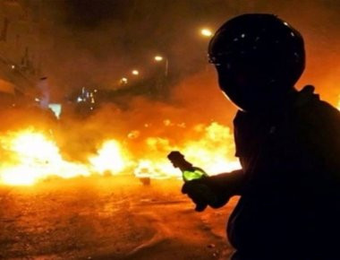 Θεσσαλονίκη: Εκτόνωση των επεισοδίων - Τραυματίστηκε αστυνομικός (βίντεο)